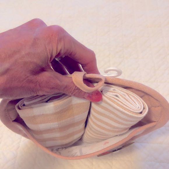 Mom Gift Set Potholder and Kitchen Towels - Picture 4 of 6